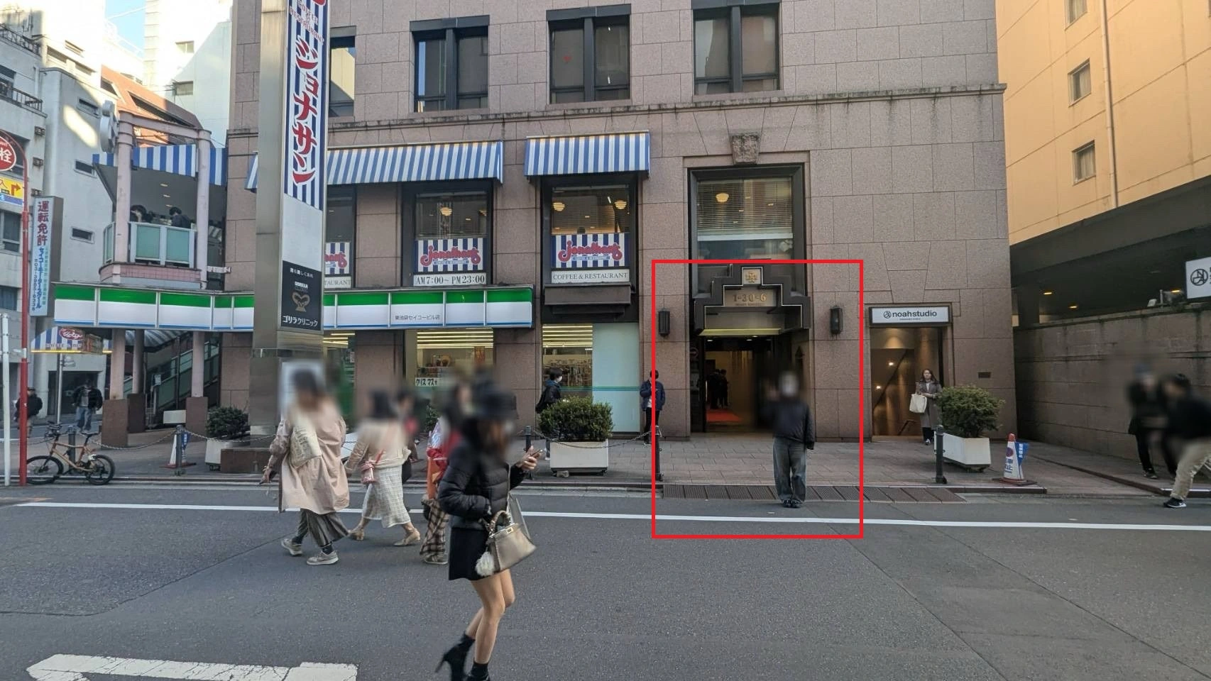 The entrance to Dragonstar Ikebukuro.